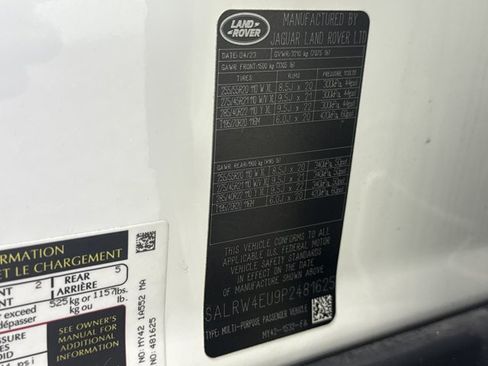 Used 2023 Land Rover Discovery Metropolitan Edition AWD/4WD image 26