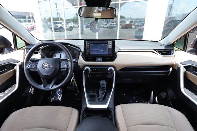 Used 2019 Toyota RAV4 LE FWD image 29
