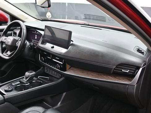 Used 2025 Nissan Rogue Platinum image 38