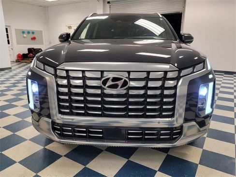 Used 2024 Hyundai Palisade Calligraphy image 2