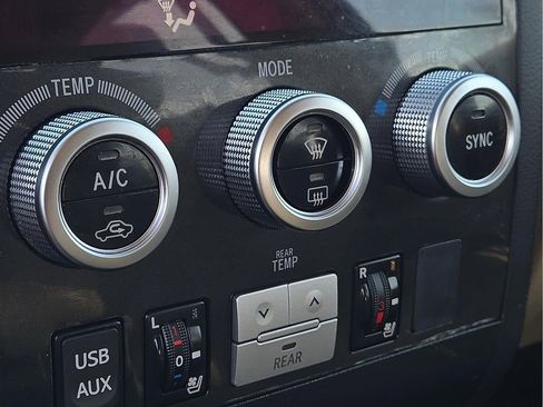 Used 2017 Toyota Sequoia Platinum image 17