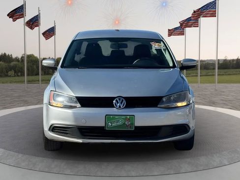 Used 2011 Volkswagen Jetta SE image 2