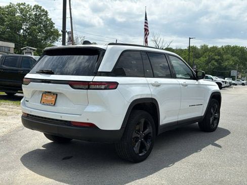 Certified 2023 Jeep Grand Cherokee Altitude AWD/4WD image 6