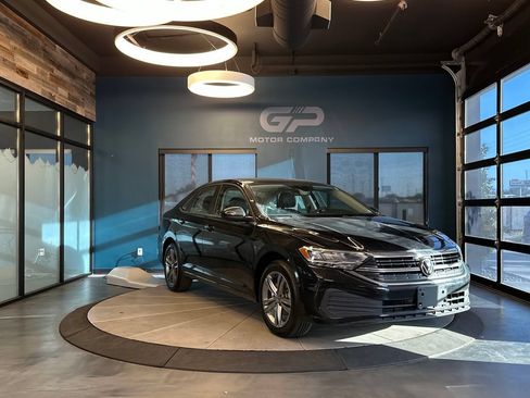 Used 2024 Volkswagen Jetta SE FWD image 1