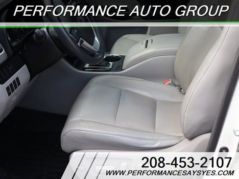 Used 2016 Toyota Highlander XLE image 21