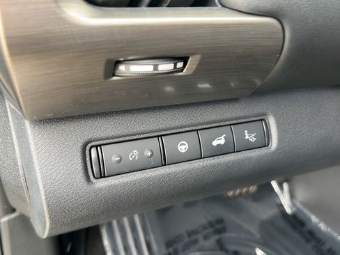Used 2023 Nissan Pathfinder Platinum w/ Cargo Package AWD/4WD image 23