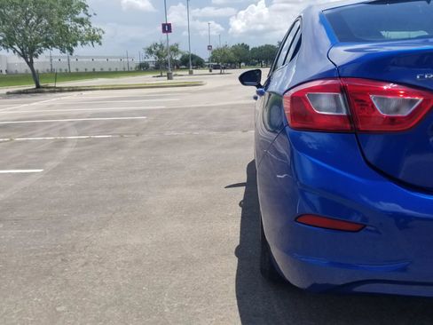 Used 2018 Chevrolet Cruze LT FWD image 22