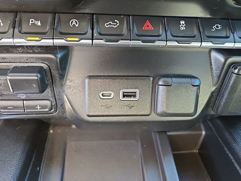 Used 2019 Chevrolet Silverado 1500 LTZ w/ LTZ Premium Package image 38