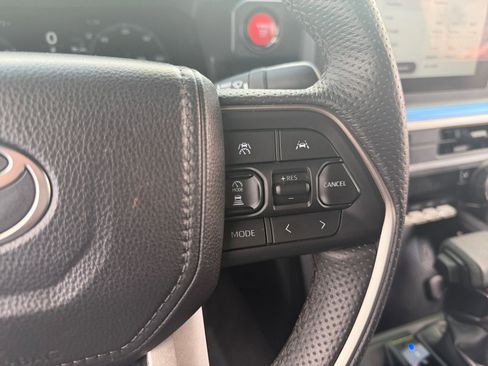 Certified 2025 Toyota Tacoma TRD Off-Road image 19