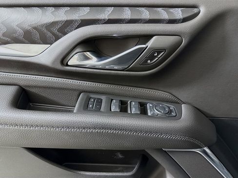 Used 2024 GMC Yukon Denali w/ Advanced Technology Package image 18