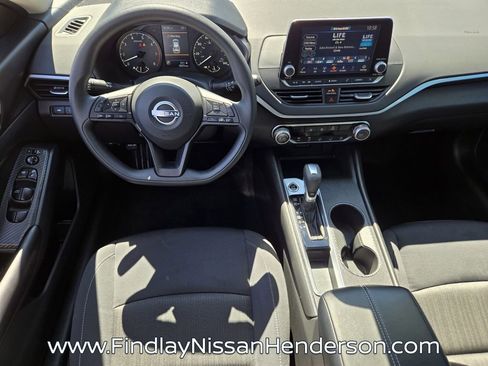 Used 2025 Nissan Altima 2.5 S FWD image 12