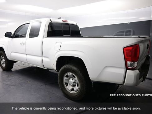 Used 2016 Toyota Tacoma SR w/ SR Convenience Package image 4