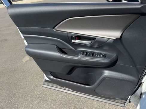 Used 2024 Toyota Grand Highlander XLE image 21