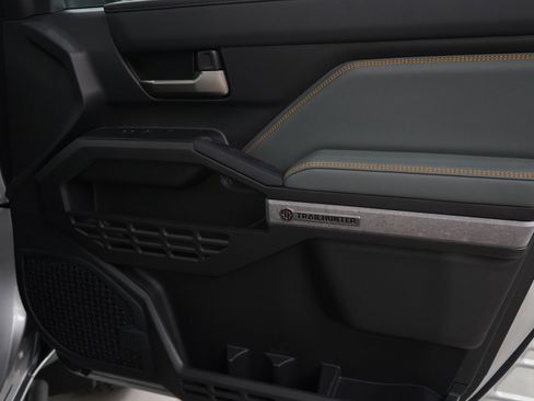 Used 2024 Toyota Tacoma Trailhunter image 10