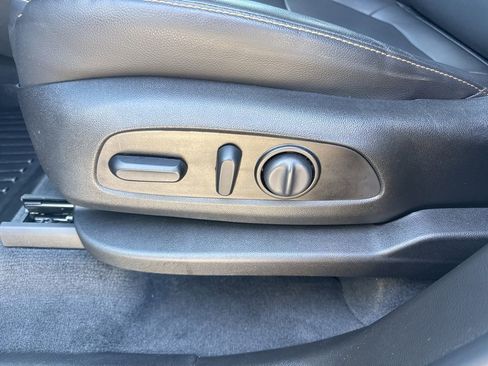 Used 2021 Chevrolet Traverse LT image 10