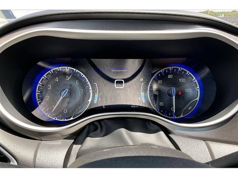 Used 2024 Chrysler Pacifica Touring-L FWD image 21