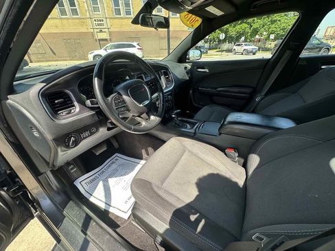 Used 2018 Dodge Charger SXT w/ Blacktop Package RWD image 10