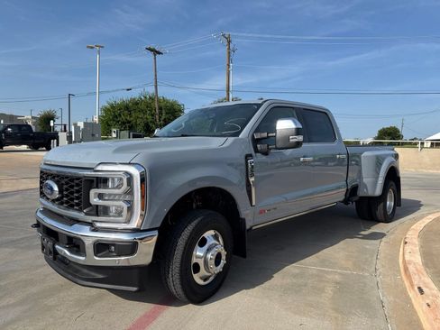 Used 2025 Ford F350 Lariat w/ Lariat Ultimate Package AWD/4WD image 8