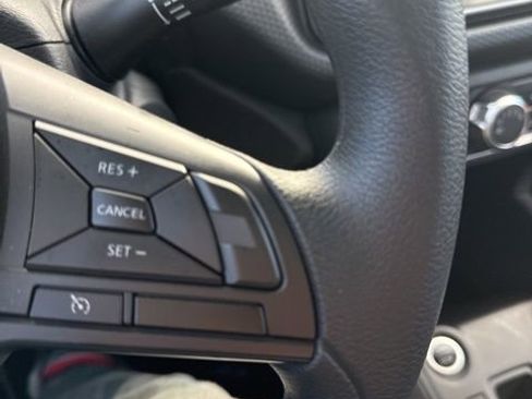 Certified 2025 Nissan Kicks Play S image 27