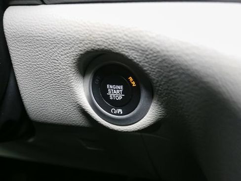 Used 2023 Chrysler Pacifica Touring-L FWD image 30