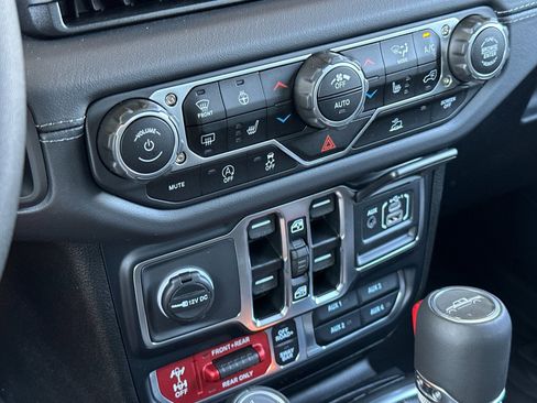 New 2025 Jeep Gladiator Rubicon w/ Convenience Group image 16