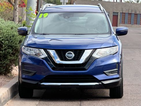 Used 2019 Nissan Rogue S w/ Special Edition Package FWD image 2