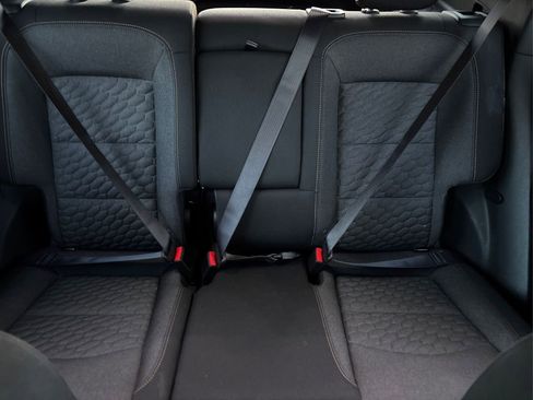 Used 2020 Chevrolet Equinox LT w/ Driver Convenience Package image 18