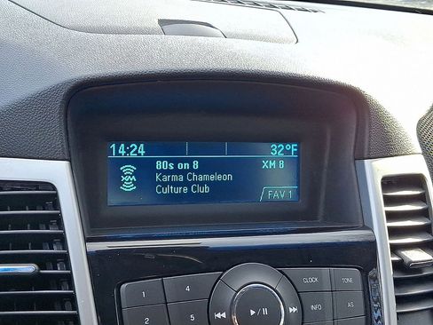 Used 2014 Chevrolet Cruze LT image 29