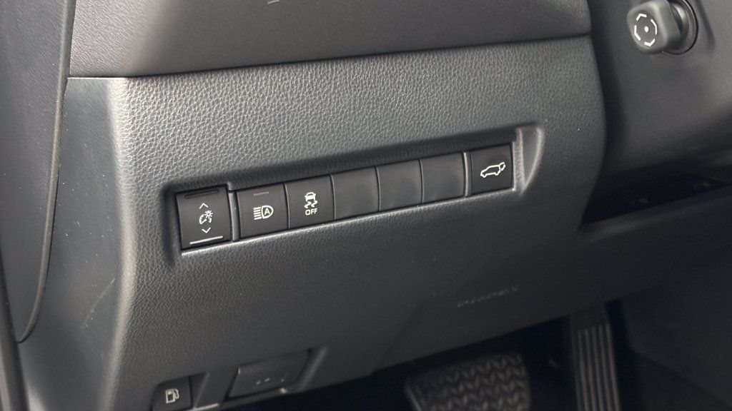 Used 2024 Toyota Venza XLE AWD/4WD image 20