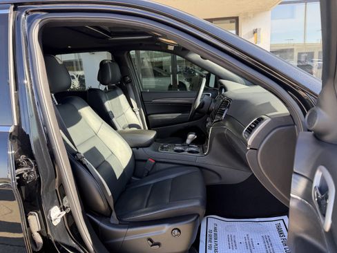 Used 2020 Jeep Grand Cherokee Limited image 23