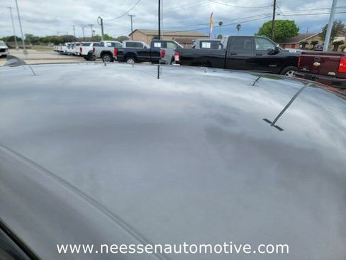 Used 2022 Chrysler 300 Touring L RWD image 8