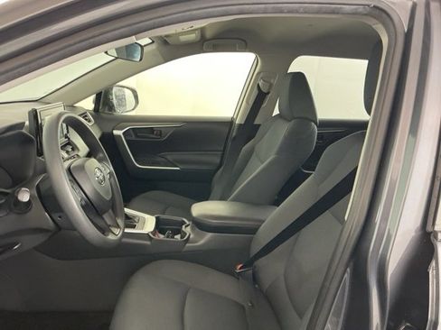 Used 2019 Toyota RAV4 LE image 14