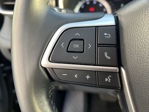 Used 2023 Toyota Highlander XLE image 26