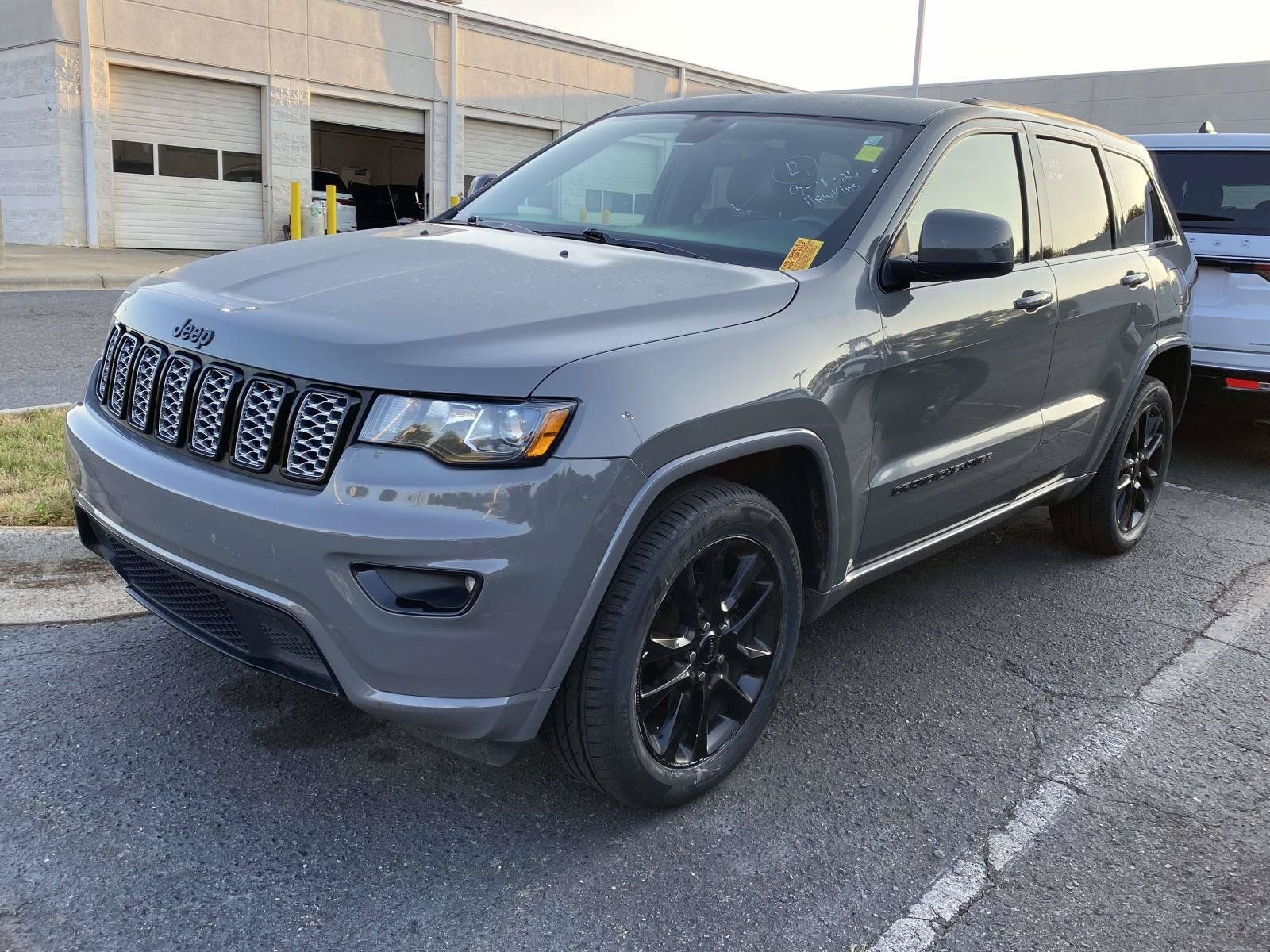 Used 2020 Jeep Grand Cherokee Altitude AWD/4WD image 3