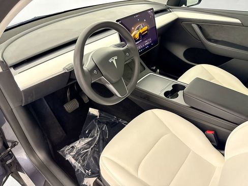 Used 2023 Tesla Model Y Long Range AWD/4WD image 9