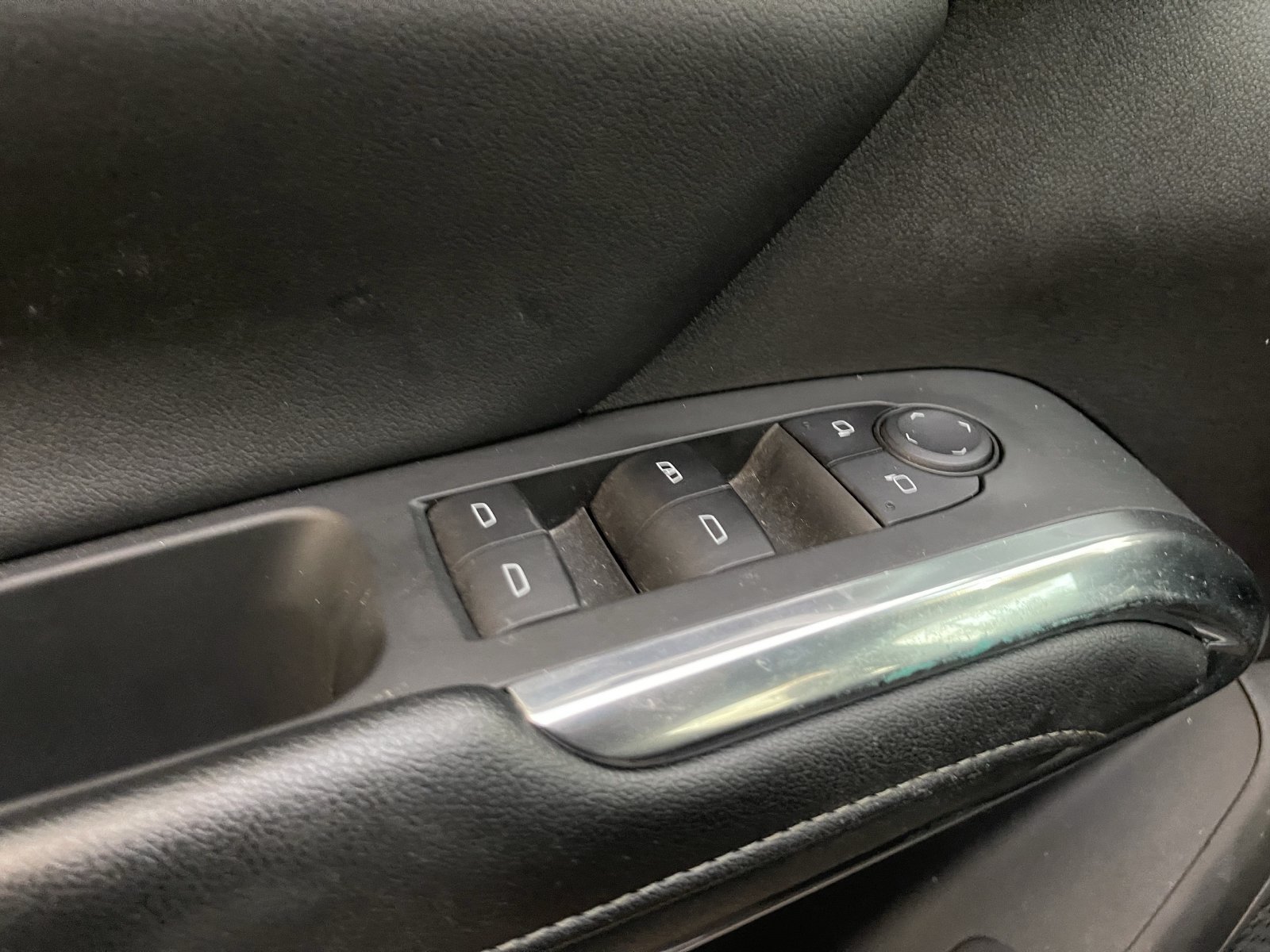 Used 2025 Chevrolet Traverse LT FWD image 11