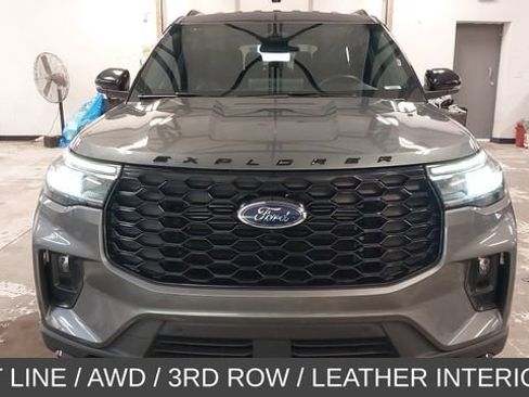 Used 2025 Ford Explorer ST-Line w/ ST-Line Street Pack AWD/4WD image 37