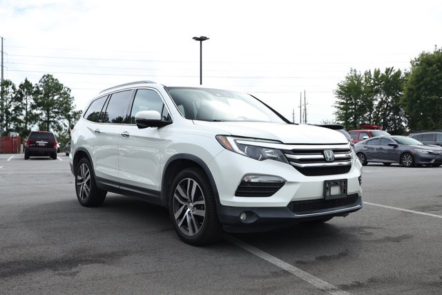 Used 2018 Honda Pilot Touring image 2