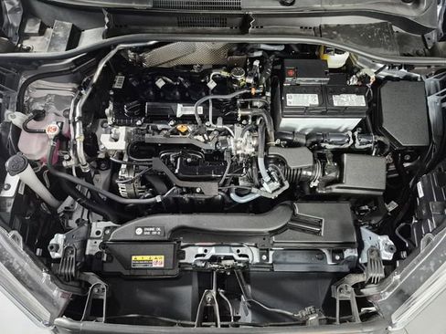 Certified 2025 Toyota Corolla Cross XLE FWD image 8