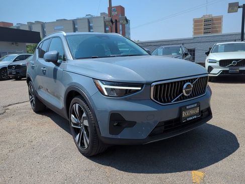 Used 2023 Volvo XC40 B5 Ultimate w/ Protection Package Premier AWD/4WD image 1