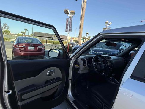 Used 2017 Kia Soul + FWD image 72