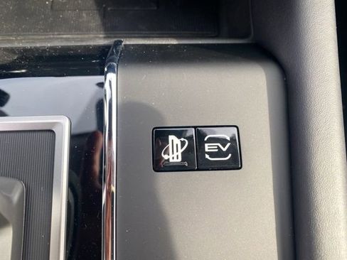 New 2025 Mitsubishi Outlander SE image 30