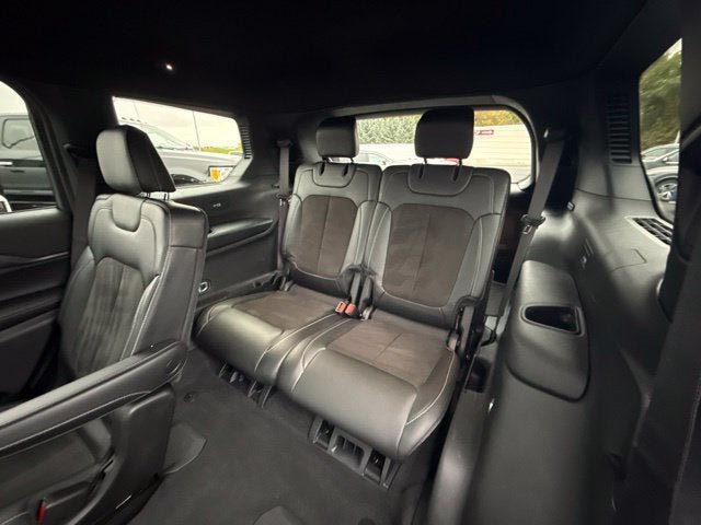 Used 2023 Jeep Grand Cherokee L Laredo AWD/4WD image 18