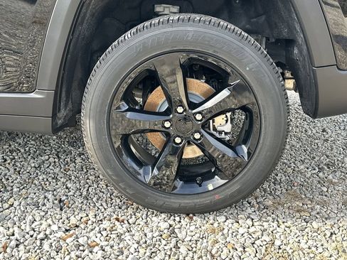 New 2025 Jeep Grand Cherokee Altitude image 19