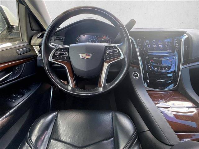 Used 2020 Cadillac Escalade Premium Luxury RWD image 7