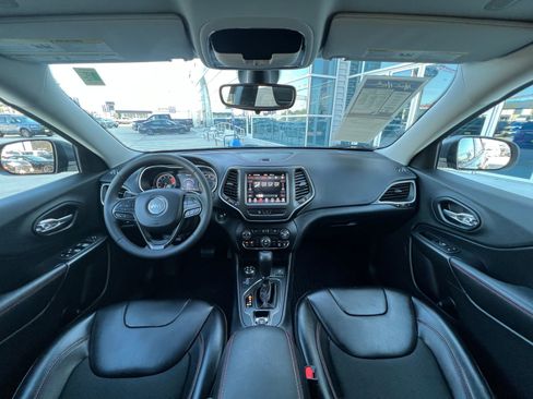 Used 2020 Jeep Cherokee Trailhawk AWD/4WD image 18