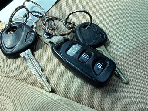 Used 2013 Hyundai Elantra GLS FWD image 32