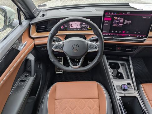 New 2026 Volkswagen Tiguan SEL R-Line AWD/4WD image 15