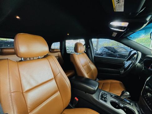 Used 2019 Jeep Grand Cherokee Laredo AWD/4WD image 35
