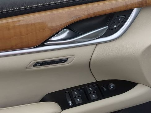 Used 2019 Cadillac XTS Luxury FWD image 13